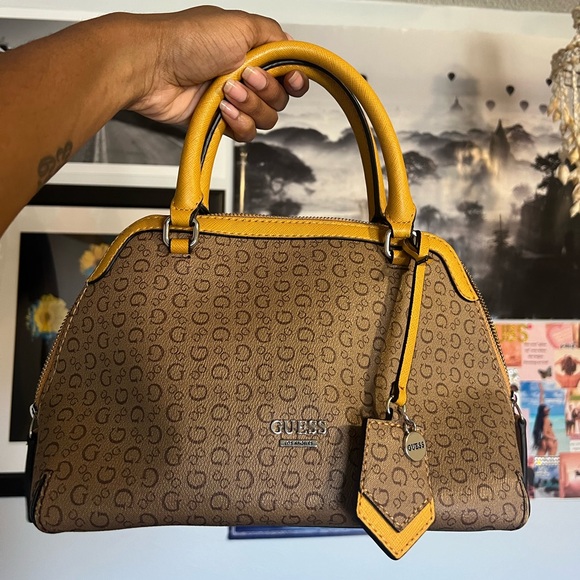 Guess Handbag - Picture 2 of 6